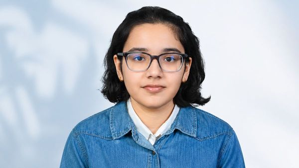 Shambhavi Tiwari: कौन हैं ISC टॉपर शांभवी तिवारी? परफेक्ट स्कोर लाकर रचा इतिहास, क्या है फ्यूचर प्लान?