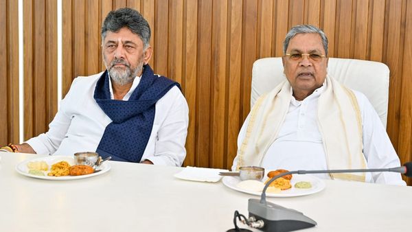 सिद्धारमैया ने खुद CM पद से दिया इस्तीफा या जबरन लिया गया? अब प्रेस कॉन्फ्रेंस में खुद किया खुलासा, 5 बड़ी बात