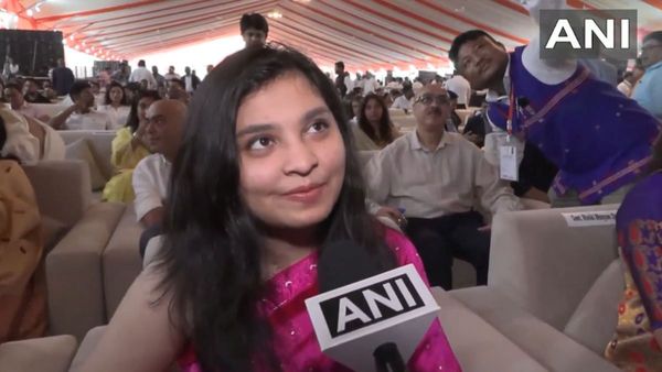 Himanta Daughter: पिंक साड़ी में नजर आईं सुकन्या सरमा, पापा के फिर से CM बनने पर कही ये दिल छूने वाली बात