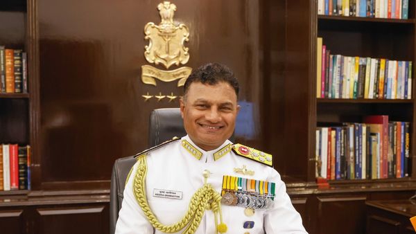 Indian Navy Chief: कौन हैं एडमिरल कृष्णा स्वामीनाथन, जिन्होंने संभाली भारतीय नौसेना की कमान?