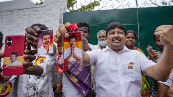 TN Chunav Result 2026: Vijay की आंधी! कांग्रेस ने TVK को सरकार बनाने का दिया ऑफर-BJP का रोल क्या?