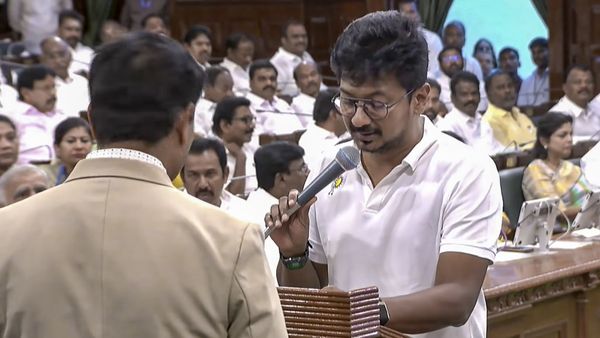 Udhayanidhi Stalin ने ली विपक्ष के नेता की शपथ, अब Thalapathy Vijay सरकार को कैसे घेरेंगे?