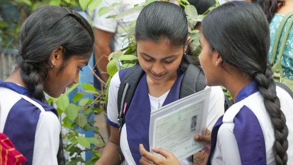 CBSE 12th Result 2026: कम नंबर आने से हैं परेशान? CBSE ने शुरू की खास सर्विस, अब घर बैठे खुद देखें अपनी कॉपी