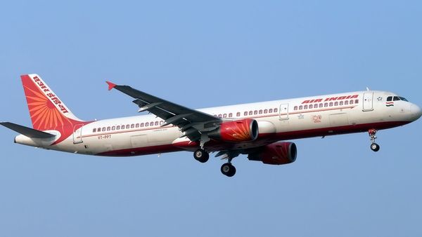 Air India Flight: दिल्ली से उड़ी फ्लाइट और सीधे पहुंच गई पाकिस्तान, हवा में अटकी रही यात्रियों की सांसें
