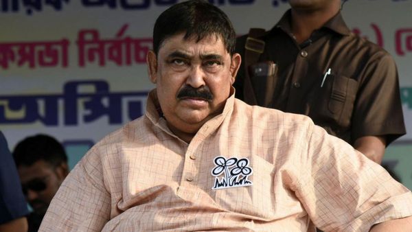 Suvendu Adhikari की सरकार का TMC पर शिकंजा! Anubrata Mondal समेत ममता के 13 लोगों के खिलाफ FIR क्यों?