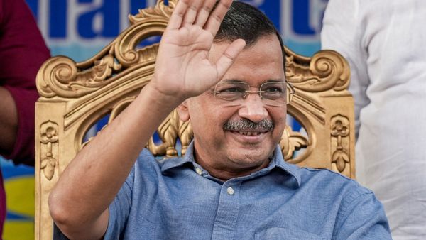 आखिर प्रधानमंत्री मोदी ट्रंप से इतना डरते क्यों हैं, क्या हमारे देश का प्रधानमंत्री इतना कमजोर है?- केजरीवाल