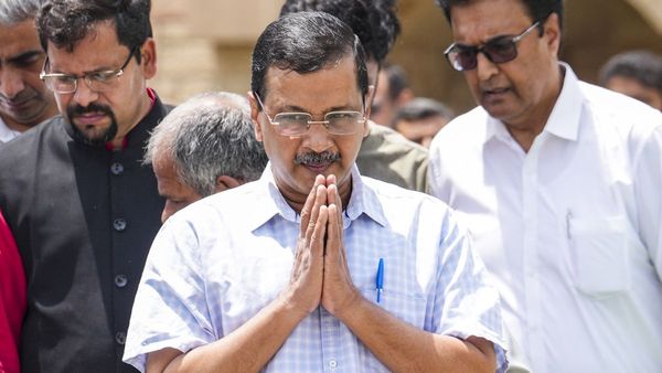 अयोध्या दौरे पर दिल्ली के मुख्यमंत्री अरविंद केजरीवाल, रामलला के दर्शन कर बोले-'यह आस्था और गौरव का प्रतीक'