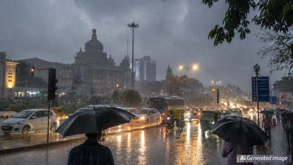 Bengaluru Weather: बेंगलुरु समेत कर्नाटक में मानसून ने पकड़ी रफ्तार, तेज हवाओं के साथ भारी बारिश का IMD अलर्ट