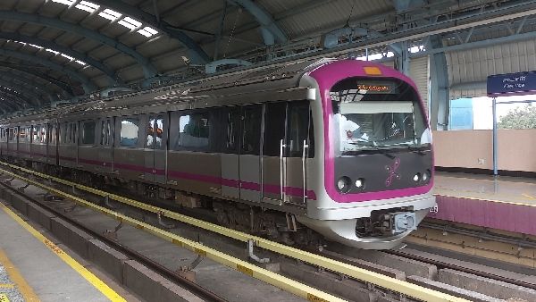 Bengaluru Metro Crisis: बेंगलुरु मेट्रो की Purple Line ठप? हजारों यात्री फंसे, कहां-कहां गड़बड़ी?