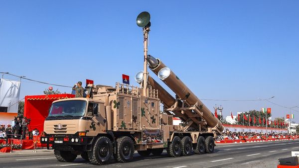 Defence News: चीन को घेरने की तैयारी? एशियाई देश इतनी तेजी से क्यों खरीद रहे हैं भारत की BrahMos मिसाइल?