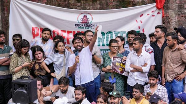 CJP Movement को मिला ठाकरे पिता-पुत्र का साथ, केंद्र सरकार को युवाओं की अनदेखी न करने की दी सलाह