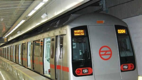 Delhi Metro Yellow Line Delay: जोर बाग स्टेशन पर ट्रैक पर कूदा यात्री, येलो लाइन की मेट्रो सेवाएं प्रभावित