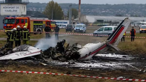 Plane Crash Reason: कैसे फ्रांस के टॉमब्लेन में प्लेन हुआ क्रैश? पायलट समेत 11 लोगों की दर्दनाक मौत