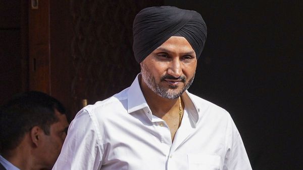 टीम इंडिया में इस धाकड़ की अनदेखी पर आगबबूला हुए हरभजन सिंह, सरेआम चयनकर्ताओं पर निकाला गुस्सा