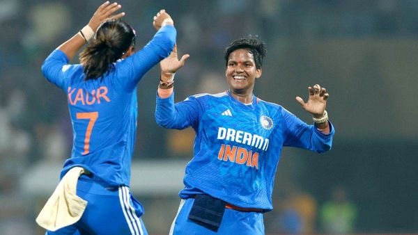 IND vs PAK: महामुकाबले में इतिहास रचने के मुहाने पर दीप्ति शर्मा, पाक के खिलाफ तोड़ेंगी सबसे बड़ा रिकॉर्ड?