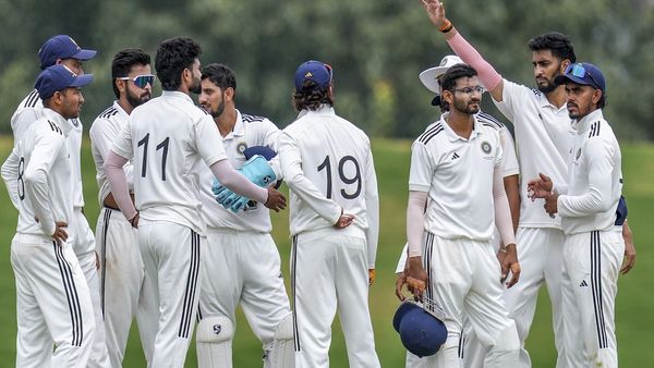 MPL 2026 Record: IPL में नहीं मिला था खरीदार, अब हैट्रिक लेकर चटकाए 6 विकेट! इस गेंदबाज ने बरपाया कहर 