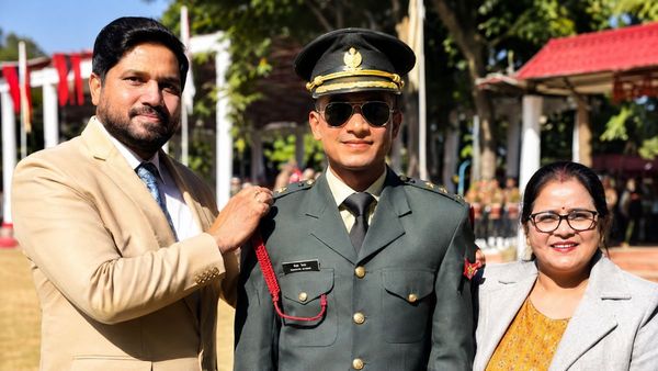 6 महीने की नौकरी में सर्वोच्च बलिदान! साथी को बचाते हुए कैसे शहीद हुए 23 साल के लेफ्टिनेंट शशांक तिवारी?