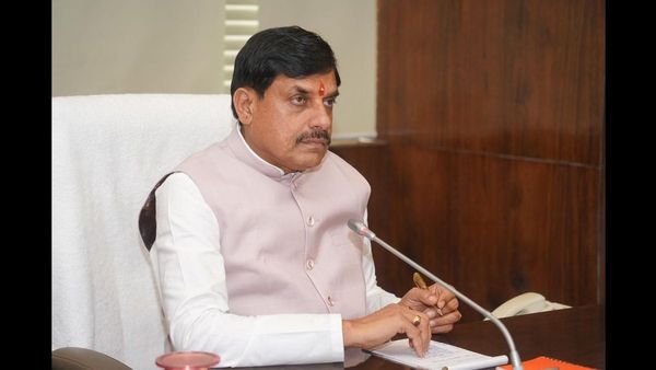 MP News: इंदौर से शुरू होगी मुख्यमंत्री सुगम परिवहन सेवा, 150 इलेक्ट्रिक बसें जुलाई से दौड़ेंगी; सीएम डॉ. मोहन यादव ने दिए निर्देश