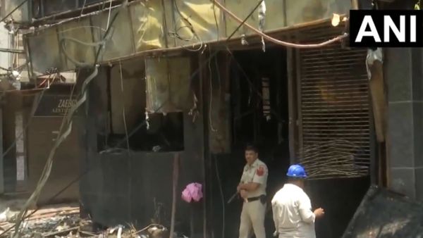 Malviya Nagar Restaurant Fire: दिल्ली के मालवीय नगर में रेस्टोरेंट में लगी आग, जिंदा जल गए 21 लोग