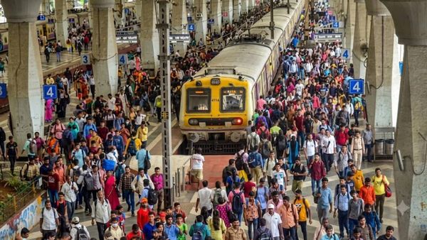 Mumbai Local Train: मुंबई में इस वीकेंड रहेगा मेगा ब्लॉक, घर से निकलने से पहले चेक कर लें ये ट्रेन शेड्यूल