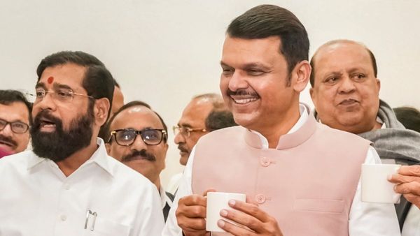 6 सांसदों को साथ लाकर शिंदे ने दिखाया दम, सीएम देवेंद्र फडणवीस की बढ़ी टेंशन
