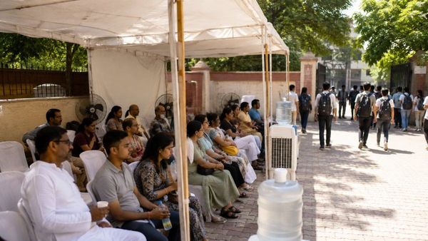 NEET Re-Exam के लिए सेंटर्स पर विशेष इंतजाम, मिलेगी कूलर, चाय-शिकंजी से लेकर फर्स्ट एड तक की सुविधा