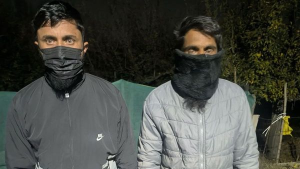 Political Terrorism: ISI का नया आतंकी मॉडल! राजनीतिक दलों में घुसा रहे आतंकी, फिर हमला करने की साजिश?