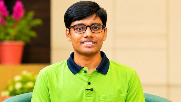 JEE Advanced 2026 Topper: कौन हैं शुभम कुमार, जो बने जेईई के टॉपर, कितने अंक के साथ मिला AIR 1?