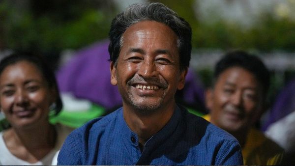 Sonam Wangchuk ने फिर क्यों शुरू की भूख हड़ताल? लद्दाख से जंतर-मंतर तक, कैसे बदला आंदोलन, पढ़ें पूरी Timeline