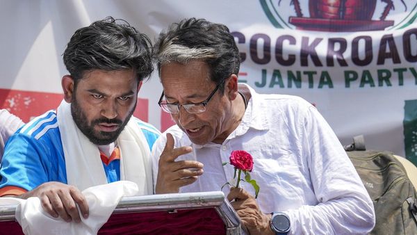 CJP Protest Delhi: सोनम वांगचुक की एंट्री से गरमाया जंतर-मंतर, Gen Z बोले- 'सोनम को बनाओ शिक्षा मंत्री'