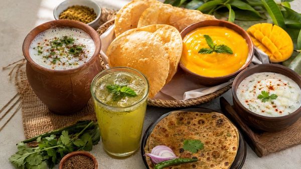 जून की तपती गर्मी में खुद को कैस रखें ठंडा? ये 5 देसी डिशेज और ड्रिंक्स बनेंगी आपकी समर लाइफलाइन