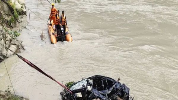 Darjeeling में तीस्ता नदी में समाई कार, एक ही परिवार के 4 लोगों की गई जान, आखिरी कॉल के बाद क्या हुआ था?