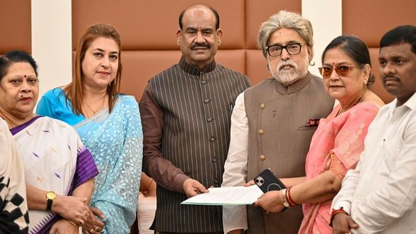 जिस पार्टी में गए TMC के 20 बागी सांसद, उसके नेता को ही नहीं थी खबर! मर्जी भी नहीं पूछी गई ,अब खुद बताया सच