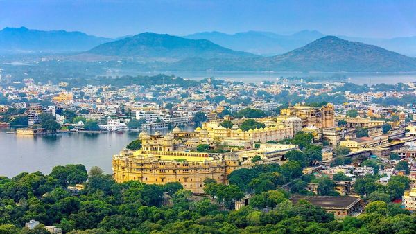 Udaipur की खूबसूरत लोकेशन्स पर शूट हुई थी 'ये जवानी है दीवानी', झीलों के शहर ने जीता दिल, कैसे पहुंचें?