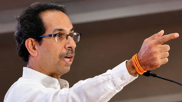 'आकर कंफर्म करें कहीं नहीं जा रहे', गायब सांसदों को दिया अल्‍टीमेटम, ममता के साथ खेला के बाद खौफ में उद्धव! 