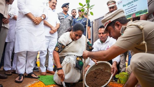 दिल्ली में 15 लाख पेड़, 100 Oxygen पार्क और प्रदूषण पर प्लान! Environment Day पर CM रेखा गुप्ता ने किया वादा