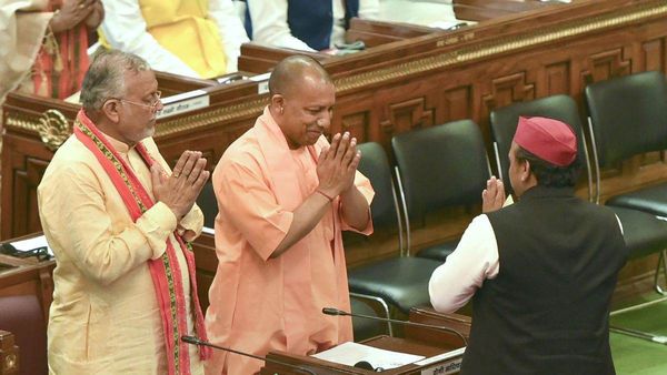 UP चुनाव से पहले सपा-कांग्रेस को लेकर शिंदे गुट की भविष्यवाणी! बताया कौन होगा लखनऊ की गद्दी का अगला दावेदार