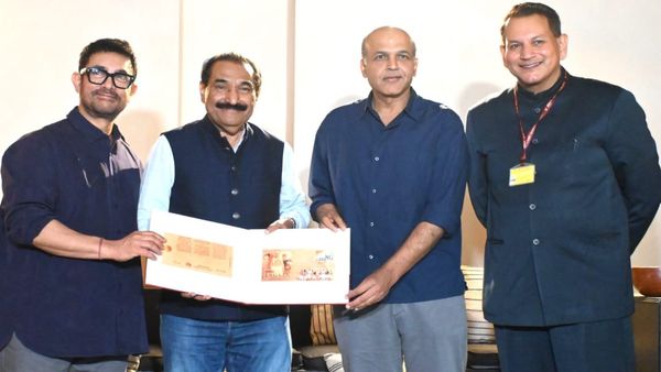 25 years of Lagaan: आमिर खान को मिला पहला स्मारक एल्बम, इंडिया पोस्ट का खास ट्रिब्यूट
