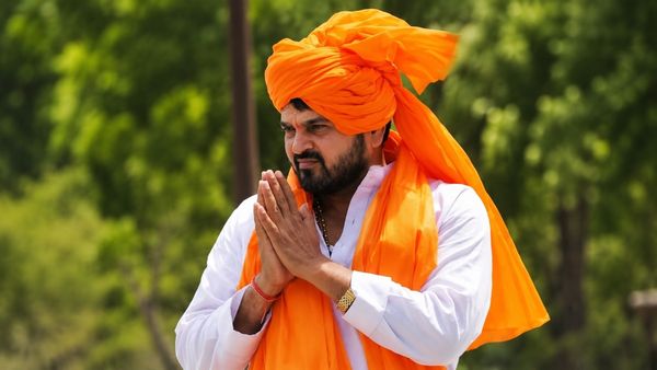 बयान से पलटे बृजभूषण शरण सिंह, हनुमानगढ़ी नमाज विवाद पर दी सफाई, सीएम योगी के दावे को बताया था गलत!