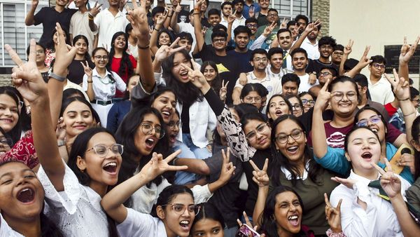 खत्म होने वाला है लाखों स्टूडेंट्स का इंतजार! कल आएगा CBSE 10वीं सेकेंड बोर्ड का रिजल्ट? देखें लेटेस्ट अपडेट