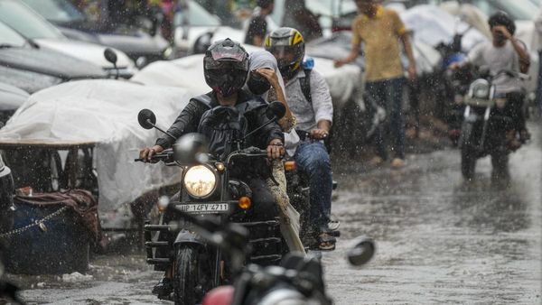 Delhi-NCR Monsoon: तेज हवाओं के साथ बरसे बादल, अकासा एयर ने जारी की एडवाइजरी, चेक करें IMD अपडेट