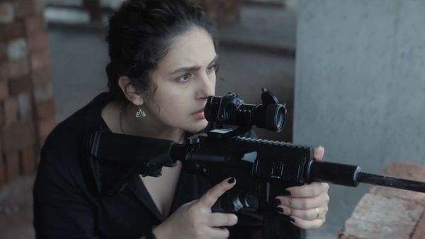 Baby Do Die Do Review: भारत की पहली 'देसी हिटवुमन' की कहानी, हुमा कुरैशी का दिखा सुपारी किलर अवतार