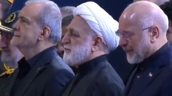 Khamenei funeral: खामेनेई को आखिरी विदाई देते वक्त रो पड़े ईरान के विदेश मंत्री और संसद स्पीकर, वीडियो