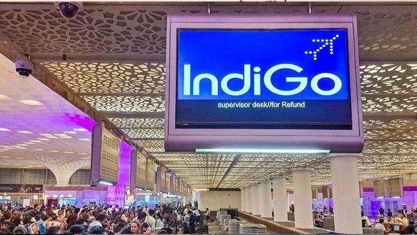 Mumbai Rain: मुंबई में भारी बारिश से कई उड़ानों पर असर, 4 फ्लाइट्स डायवर्ट, IndiGo ने जारी की ट्रैवल एडवाइजरी
