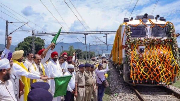 मुंबई से नांदेड़ समेत अन्‍य कई शहरों के लिए एक्‍सप्रेस ट्रेनें शुरू, सिख श्रद्धालुओं, यात्रियों को बड़ी राहत