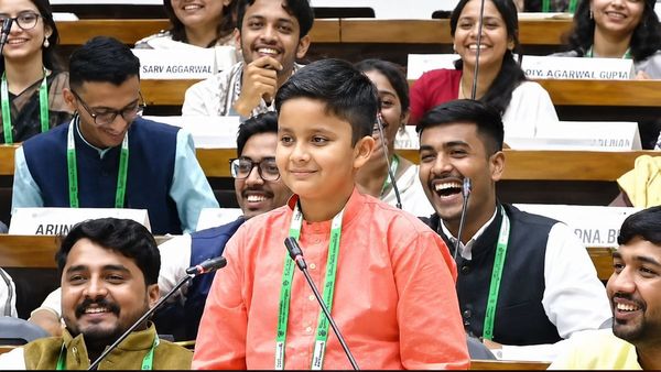 छोटे बच्‍चे ने सदन में सुनाई Ravi Kishan की हूबहू स्‍पीच, VIDEO देख सांसद भी हुए कायल, कौन है युवराज चौधरी?