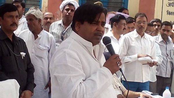 नज़रिया: बाल न बांका हुई सकै गर नाम प्रजापति होय!