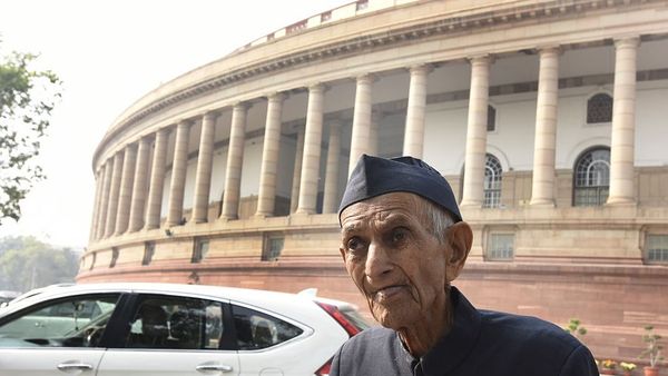 आधार को पैन कार्ड से जोड़ना कितना ख़तरनाक है?