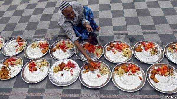 गल्फ़ में कैसे बीतता है एक ग़ैर-रोज़ेदार का दिन