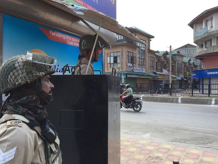 क्या कश्मीर का मुद्दा अब फीका पड़ गया है ?
